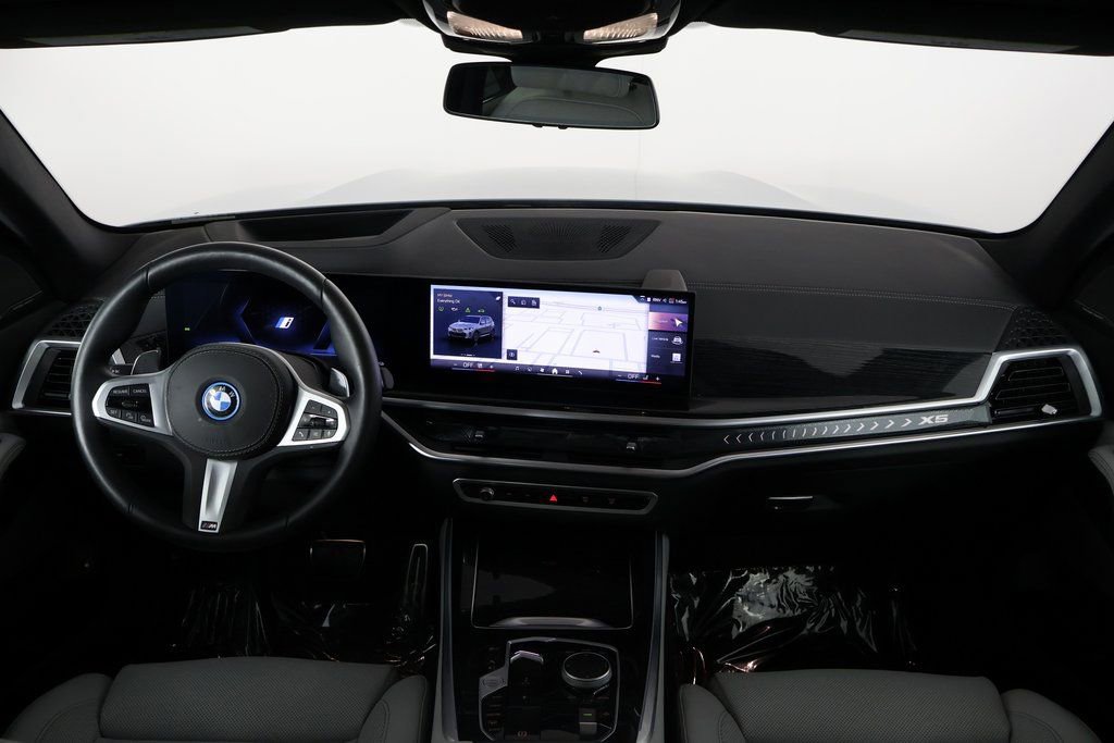 Used 2025 BMW X5 xDrive50e w/ M Sport Package image 8