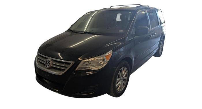 Used 2013 Volkswagen Routan SE FWD image 1