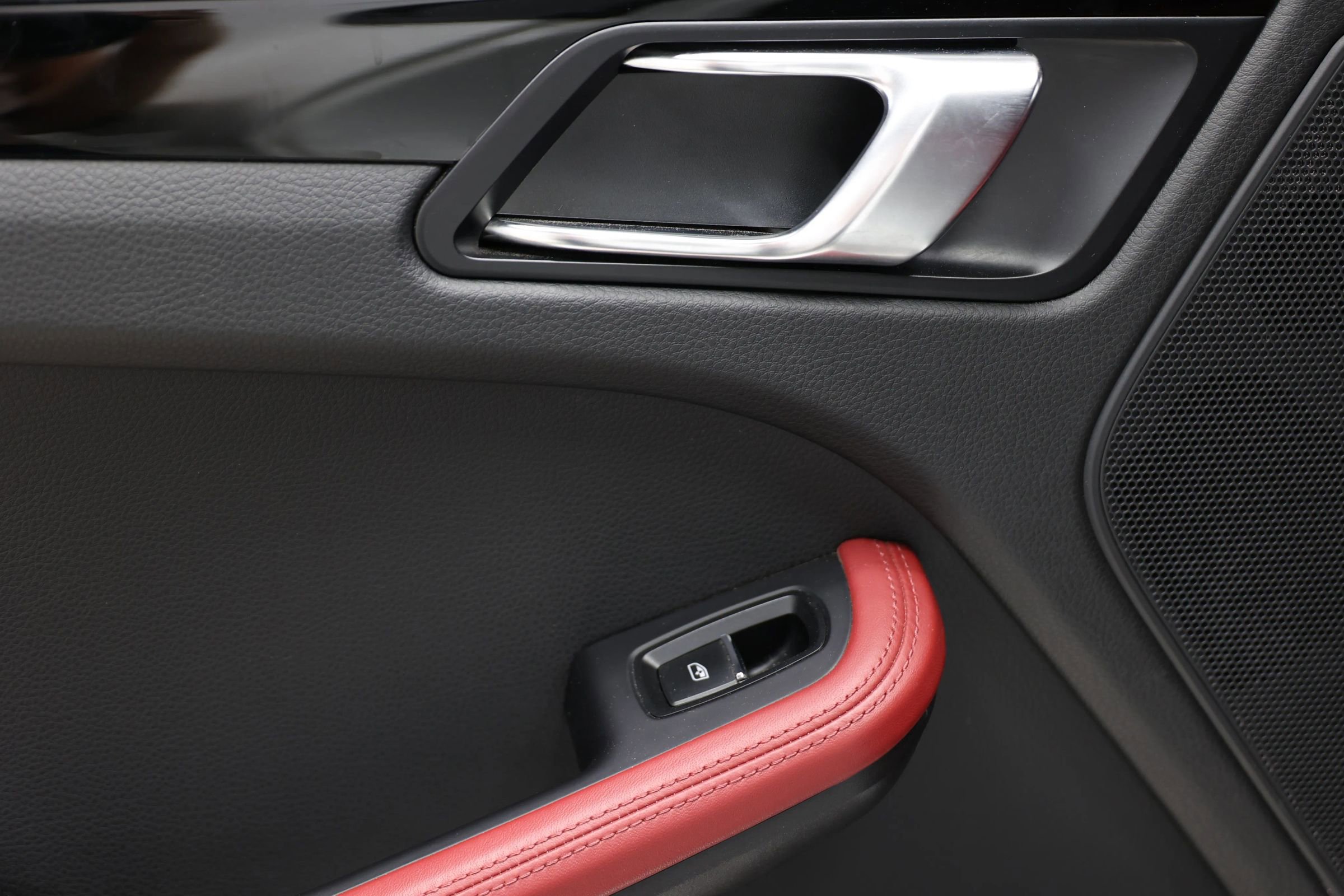 Used 2022 Porsche Macan image 44