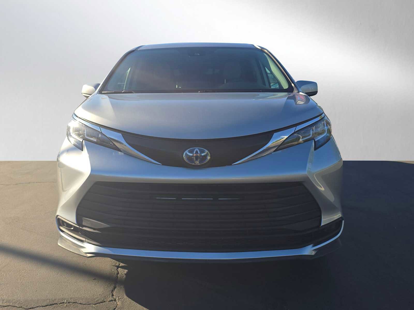 Used 2022 Toyota Sienna LE image 8