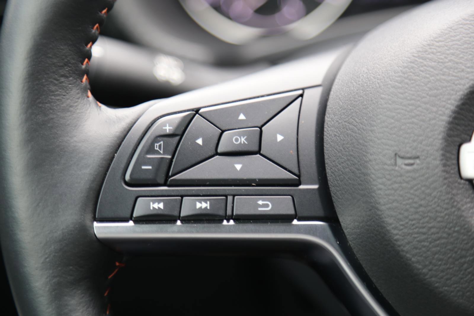 Used 2025 Nissan Sentra SR w/ SR Premium Package image 9