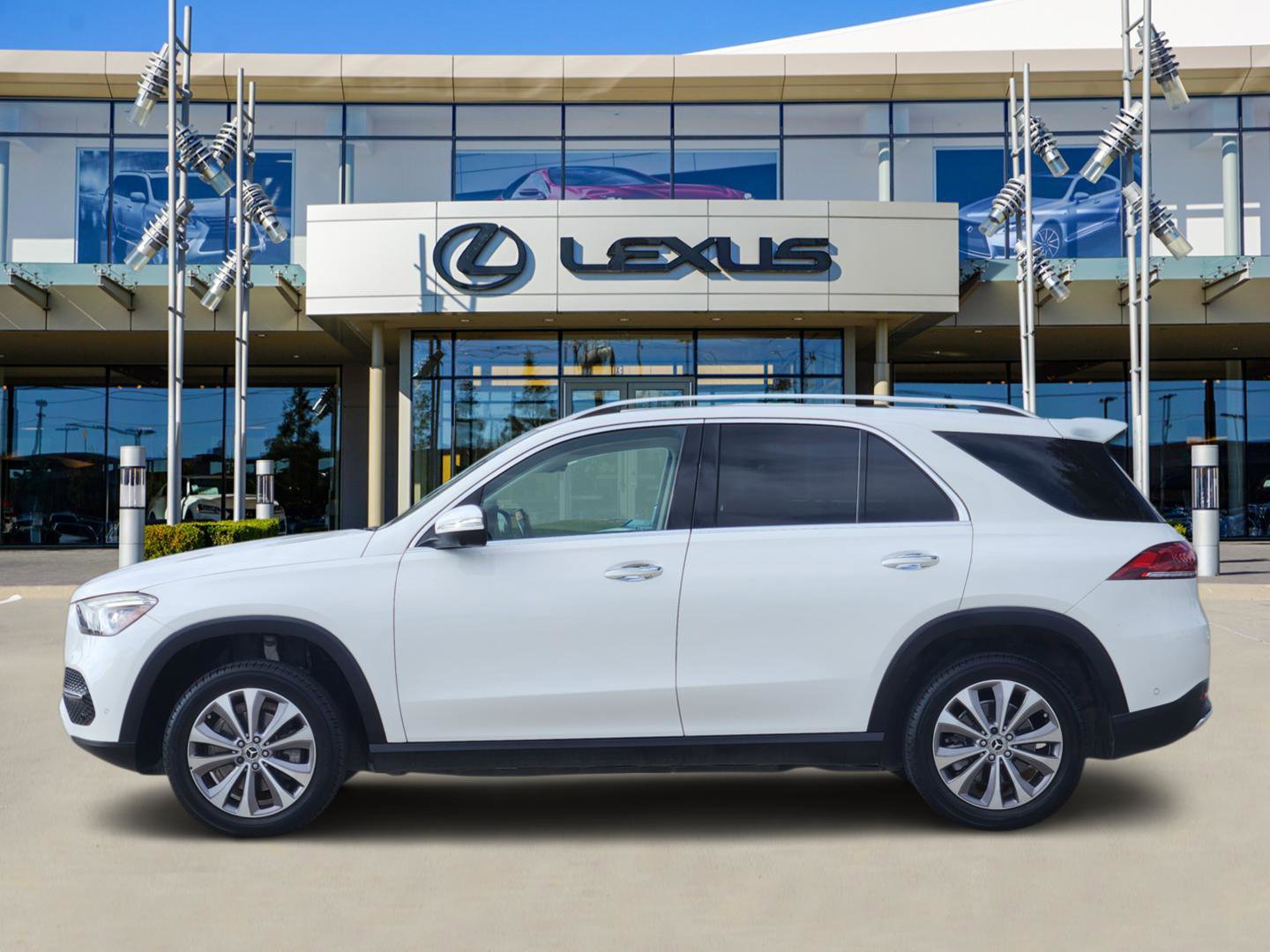 Used 2022 Mercedes-Benz GLE 350 image 3