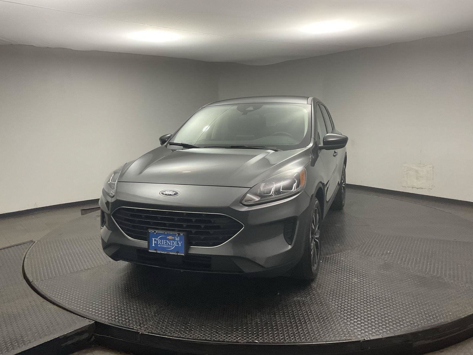 Used 2022 Ford Escape SE w/ SE Sport Appearance Package AWD/4WD image 3