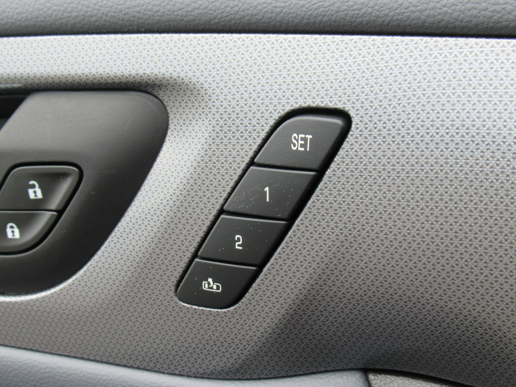 Used 2020 Chevrolet Traverse Premier FWD image 24