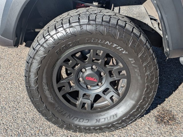 Used 2017 Toyota Tacoma TRD Off-Road image 9
