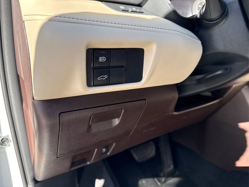 Used 2022 Toyota Highlander XLE image 40