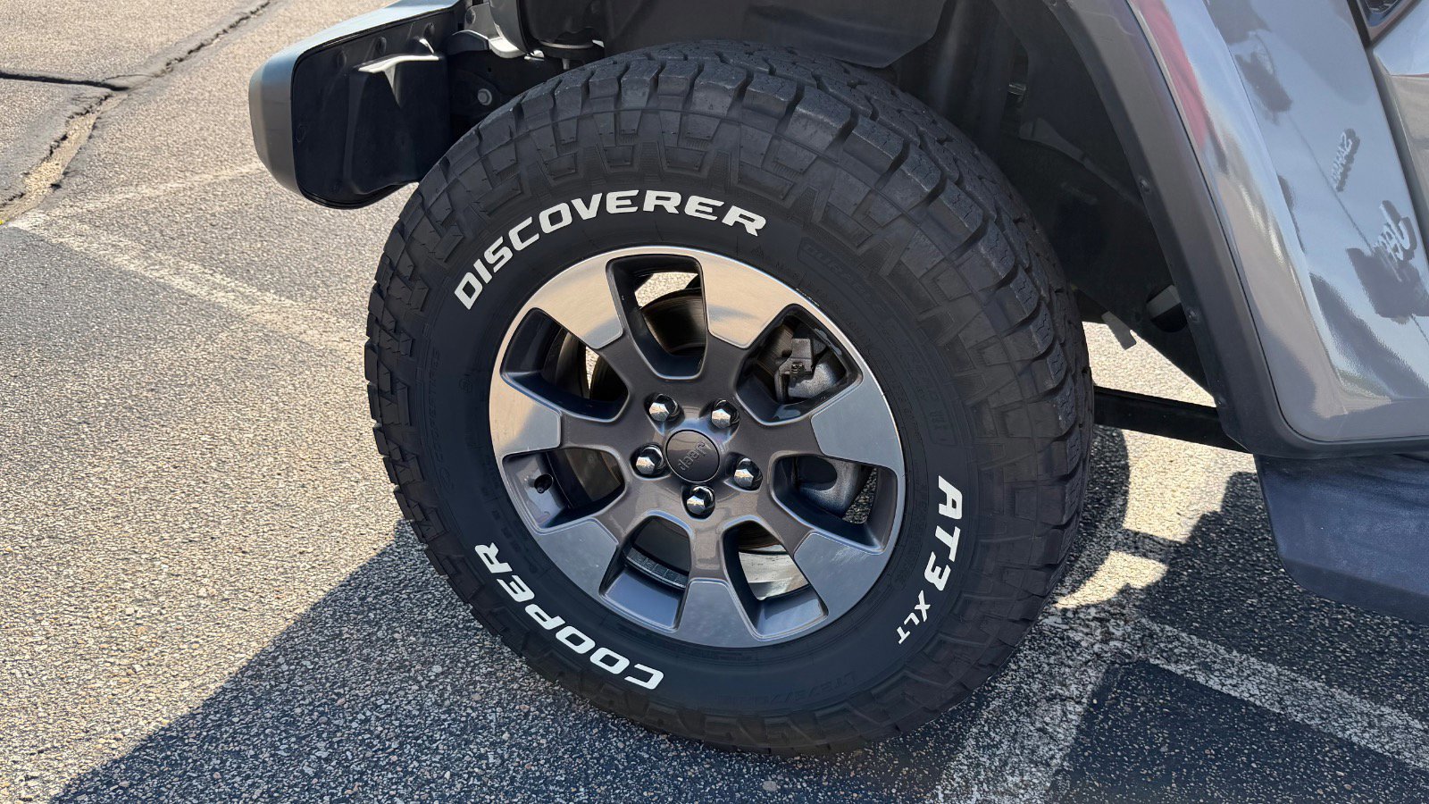 Used 2018 Jeep Wrangler Unlimited Sahara image 13