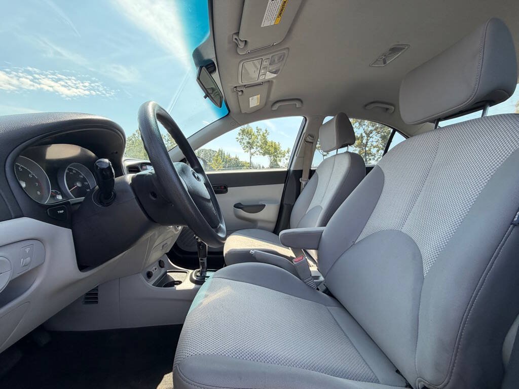 Used 2010 Hyundai Accent GLS FWD image 9
