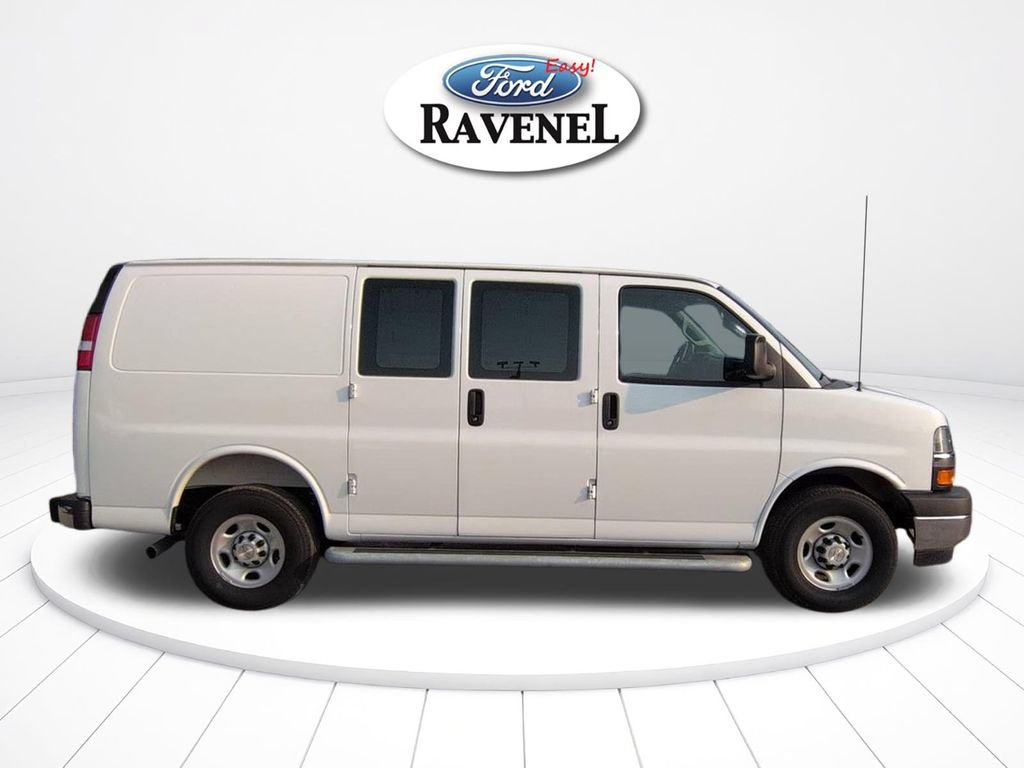 Used 2025 Chevrolet Express 2500 w/ Driver Convenience Package RWD image 3