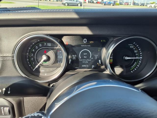 Used 2023 Jeep Wrangler Unlimited Sahara w/ Cold Weather Group AWD/4WD image 17