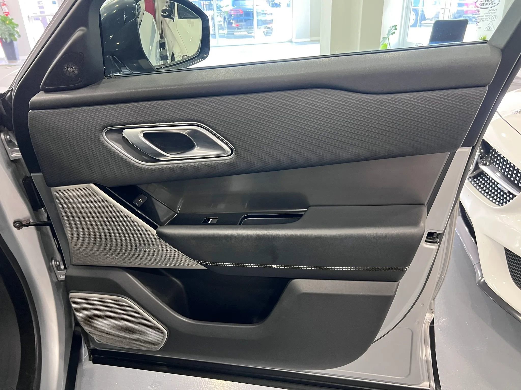 Used 2018 Land Rover Range Rover Velar S AWD/4WD image 62