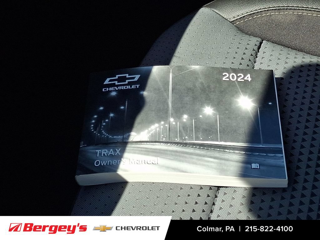 Certified 2024 Chevrolet Trax LT w/ Sunroof Package FWD image 27