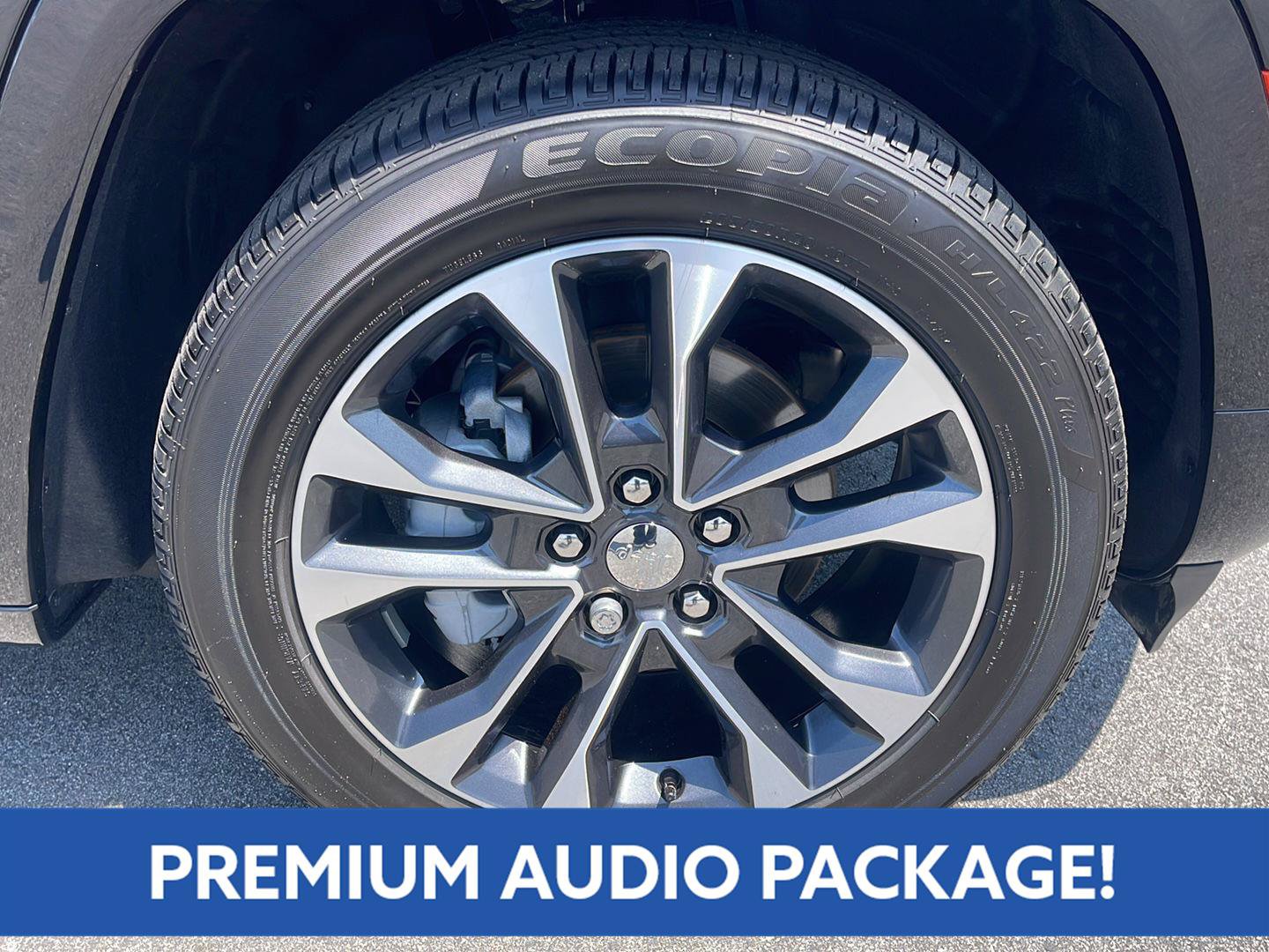 Used 2025 Jeep Grand Cherokee Overland AWD/4WD image 11