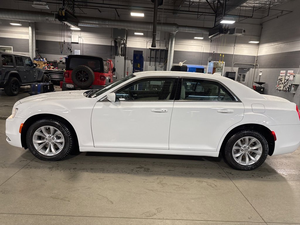 Certified 2023 Chrysler 300 Touring image 5