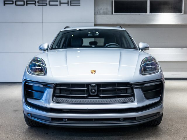 Certified 2025 Porsche Macan image 11