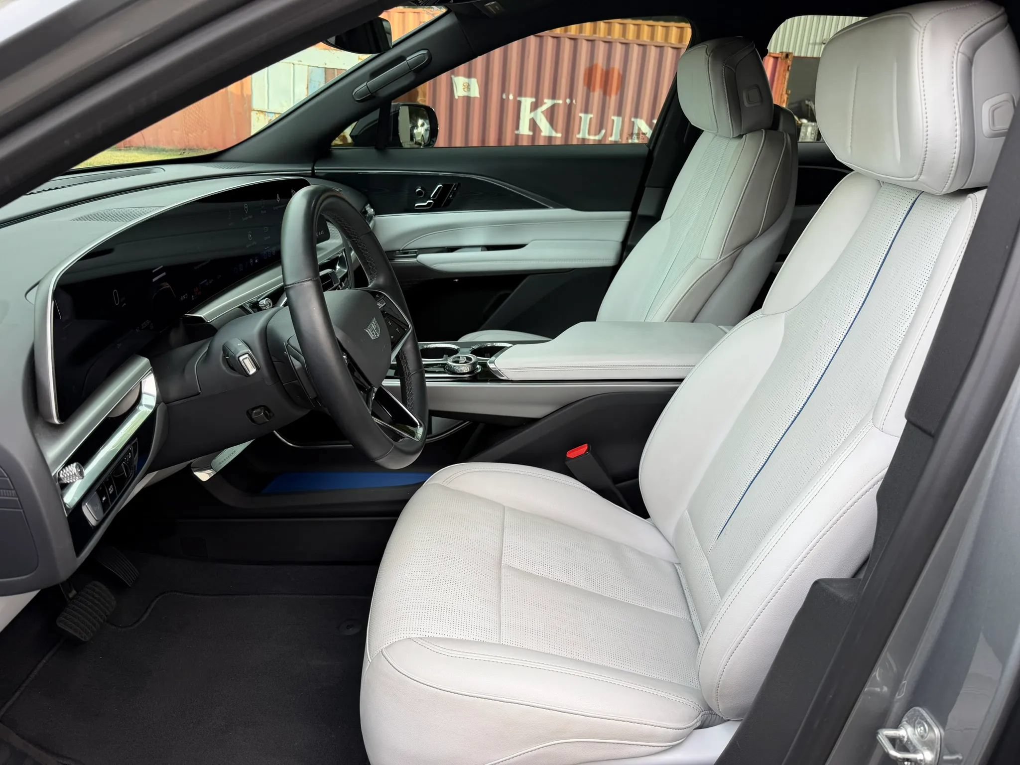 Used 2024 Cadillac Lyriq Luxury AWD/4WD image 14