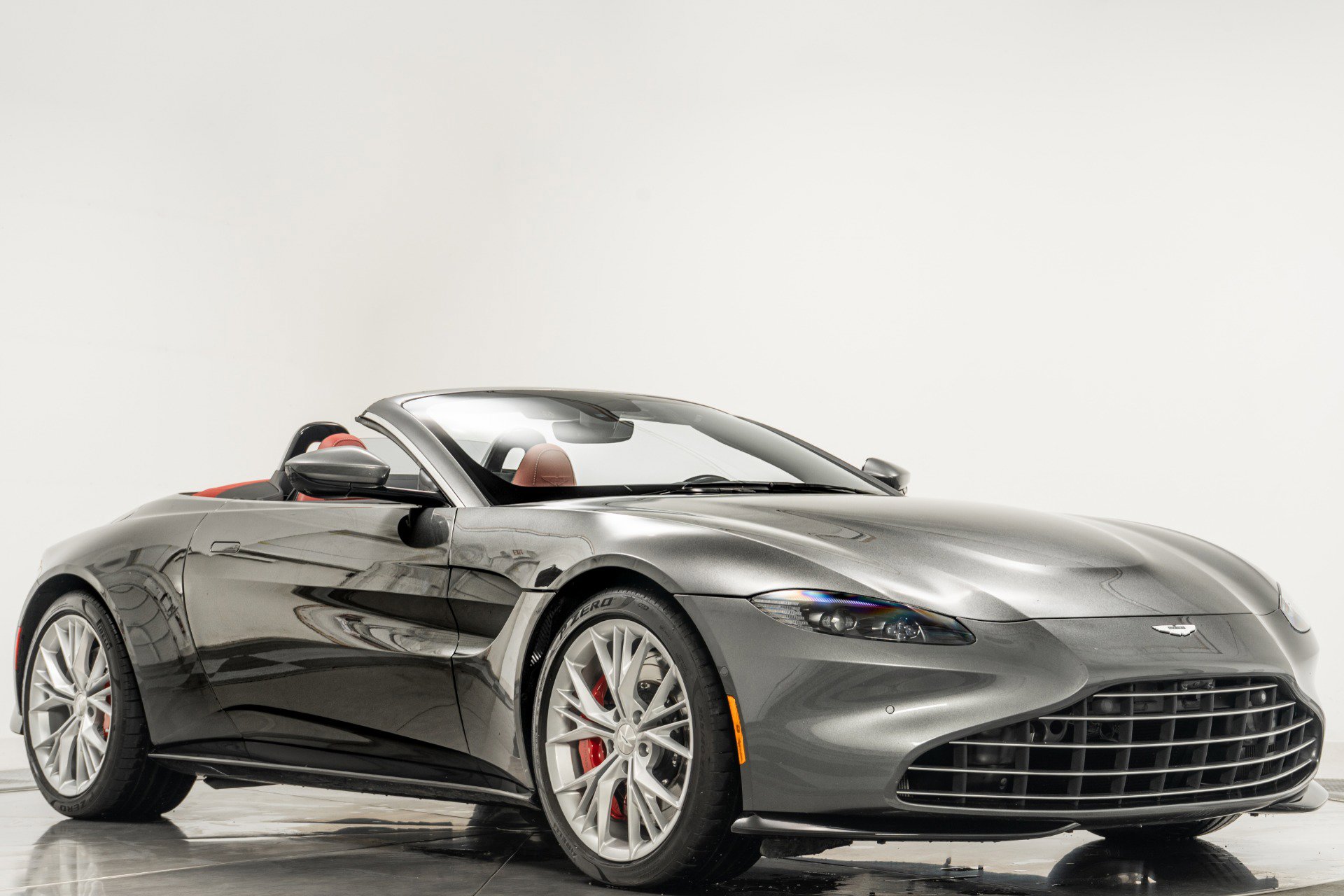Used 2022 Aston Martin V8 Vantage Roadster image 31