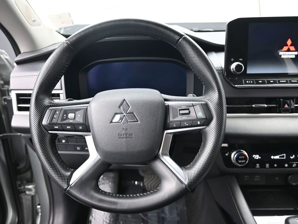 Used 2024 Mitsubishi Outlander SE image 10