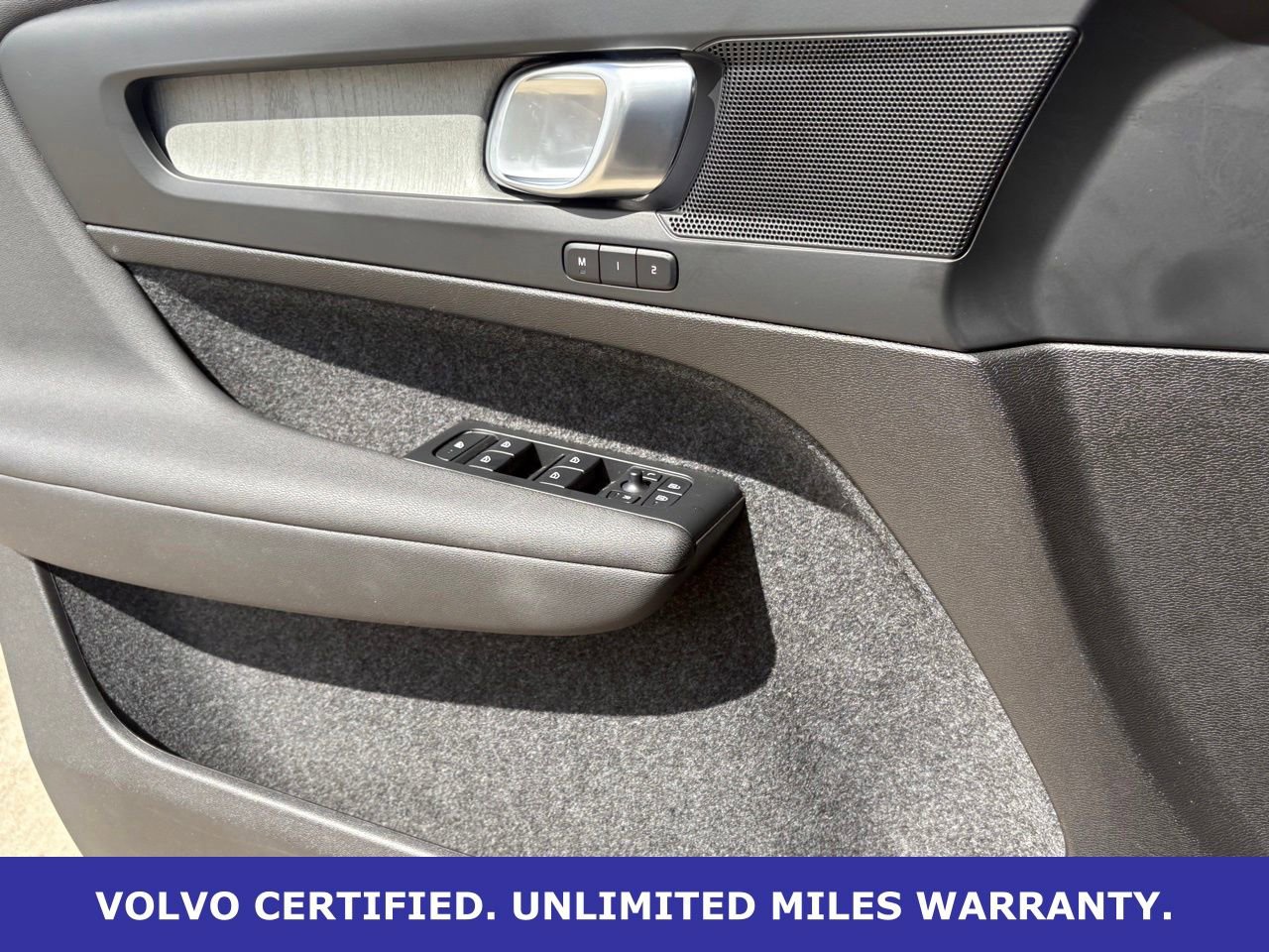 Certified 2025 Volvo XC40 B5 Plus AWD/4WD image 25