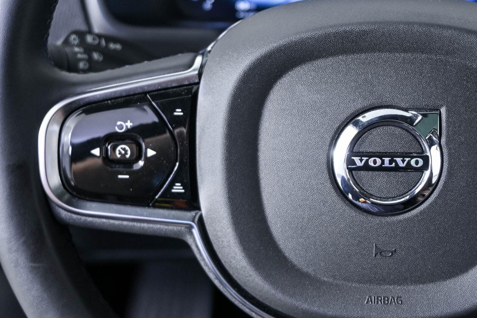 Certified 2024 Volvo XC90 T8 Plus w/ Protection Package Premier AWD/4WD image 9