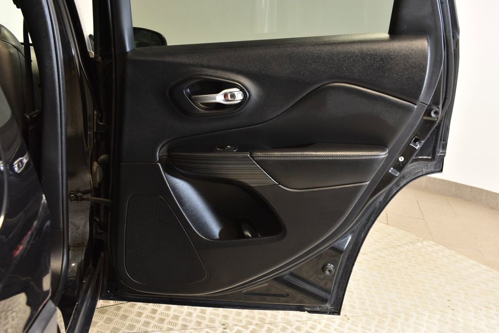 Used 2016 Jeep Cherokee Limited image 30