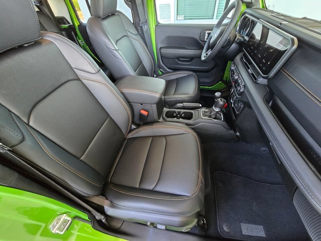 Certified 2025 Jeep Gladiator Sport AWD/4WD image 19