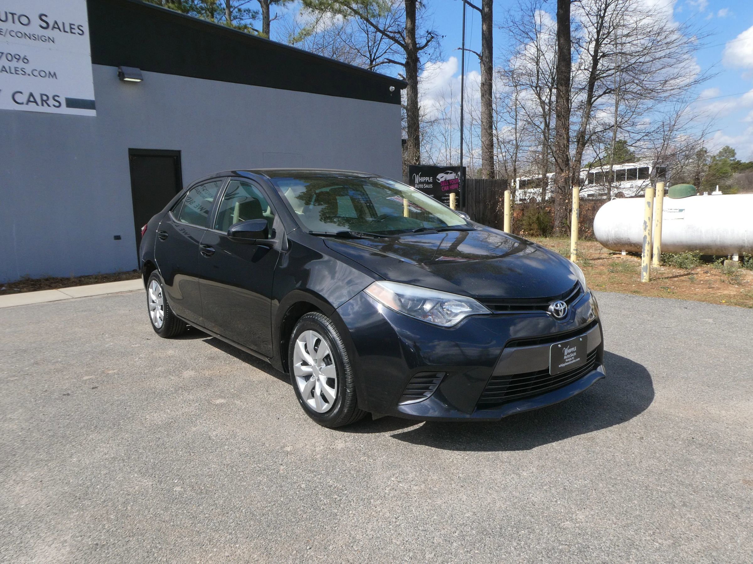 Used 2015 Toyota Corolla LE FWD image 3