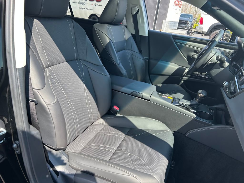 Used 2025 Lexus ES 350 Luxury w/ Accessory Package (Z1) image 27