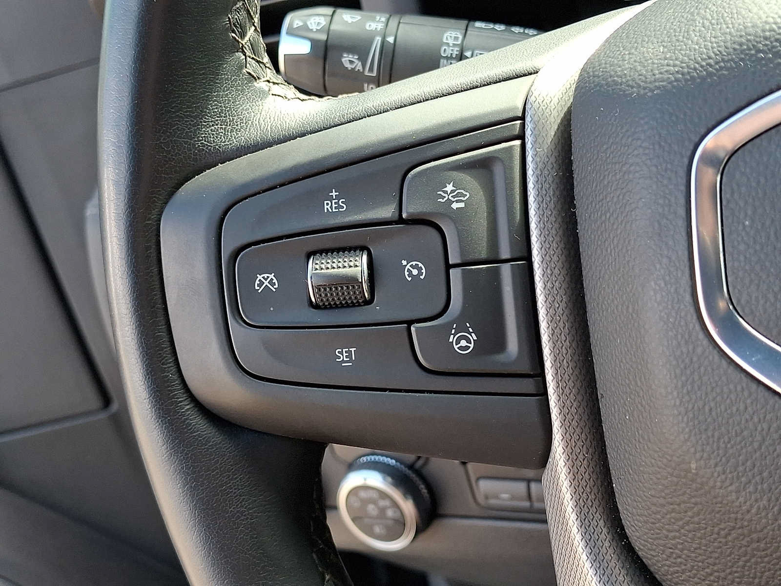 Used 2024 GMC Yukon Denali w/ Advanced Technology Package AWD/4WD image 22