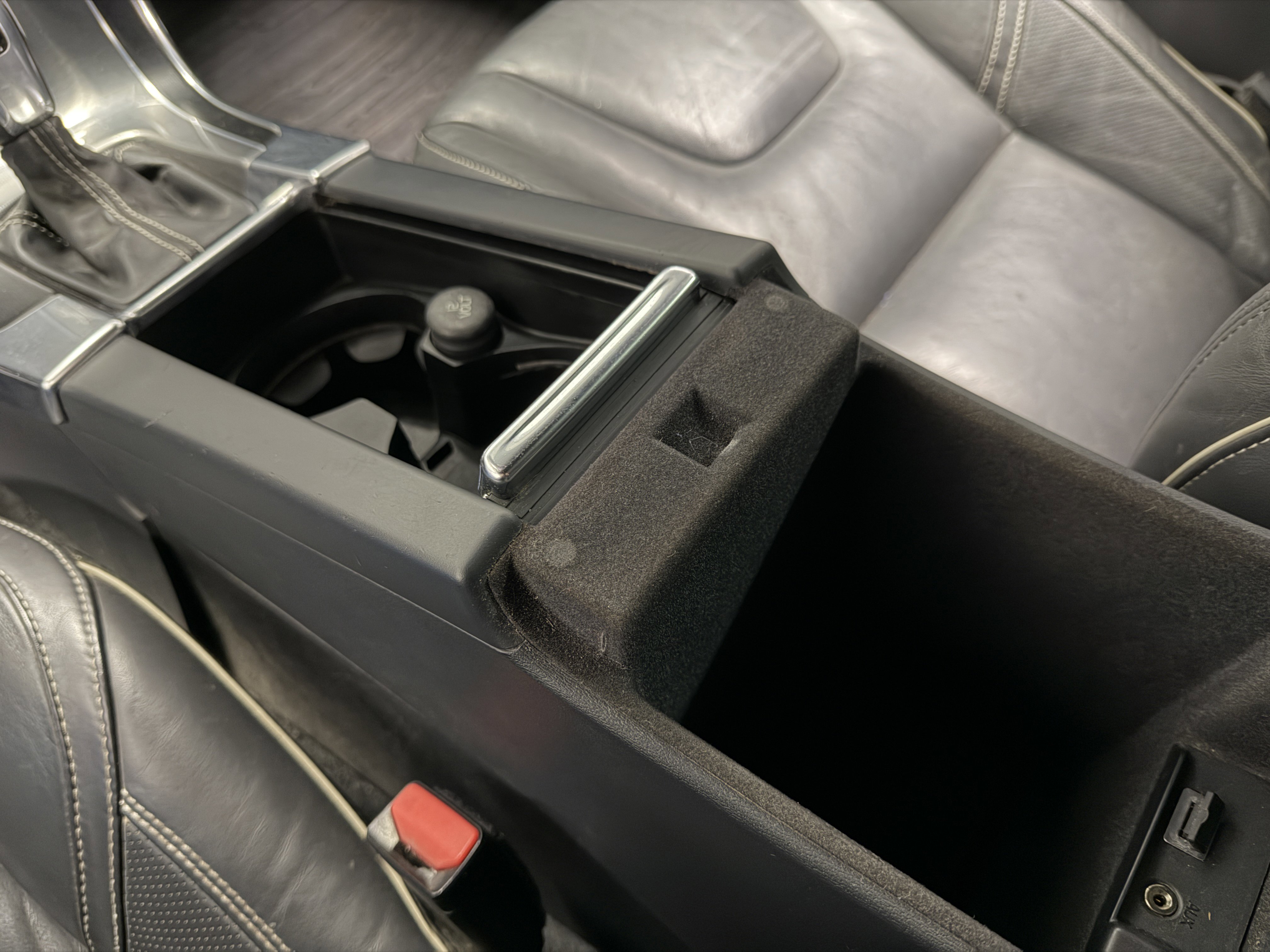 Used 2017 Volvo V60 T6 R-Design Platinum w/ Climate Package image 16