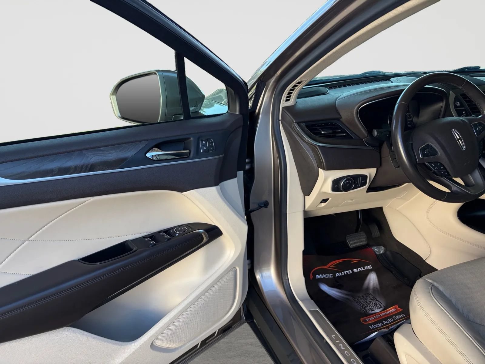 Used 2019 Lincoln MKC Reserve AWD/4WD image 11