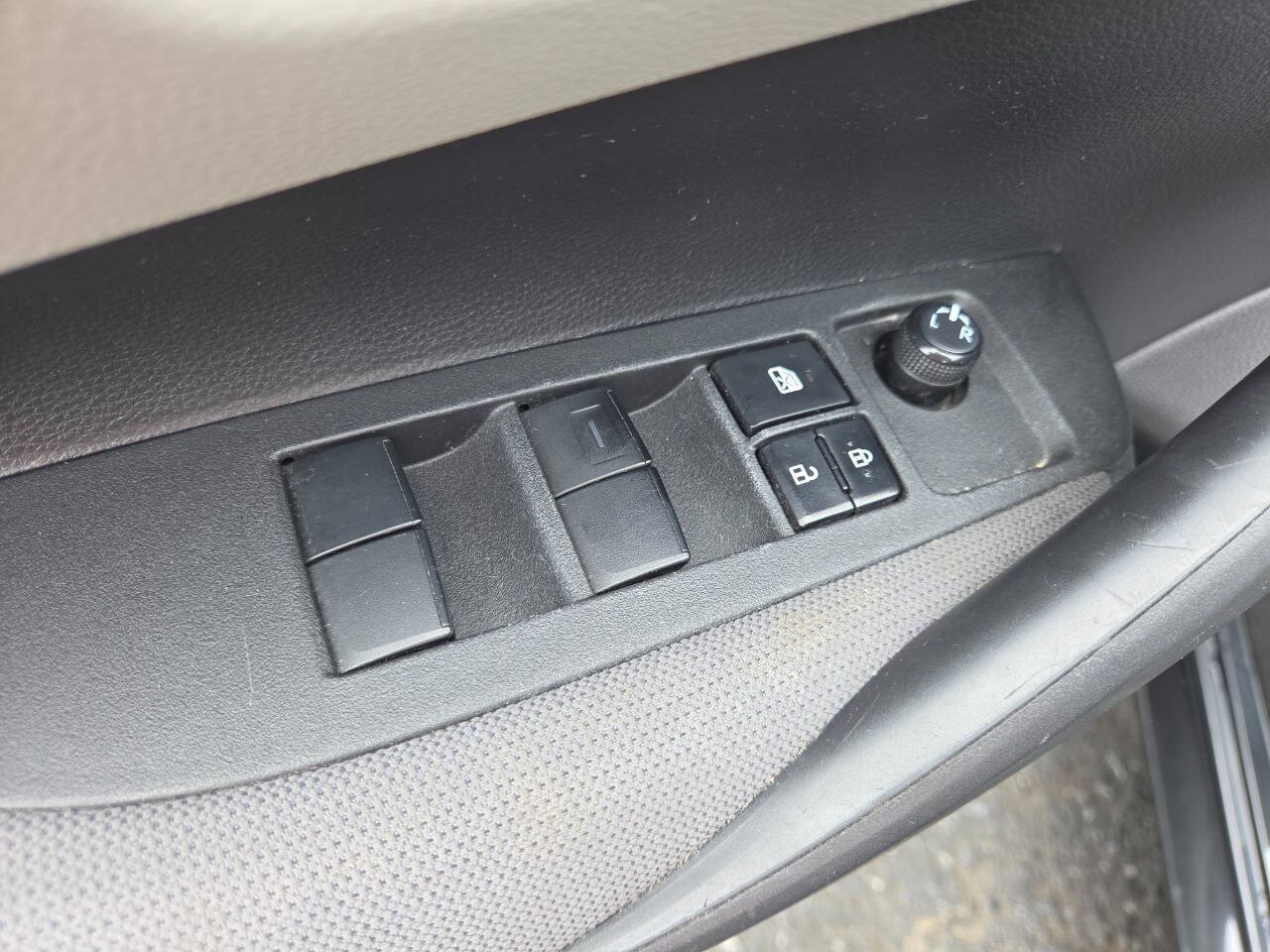 Used 2021 Toyota Corolla L w/ Carpet Mat Package (TMS) FWD image 12