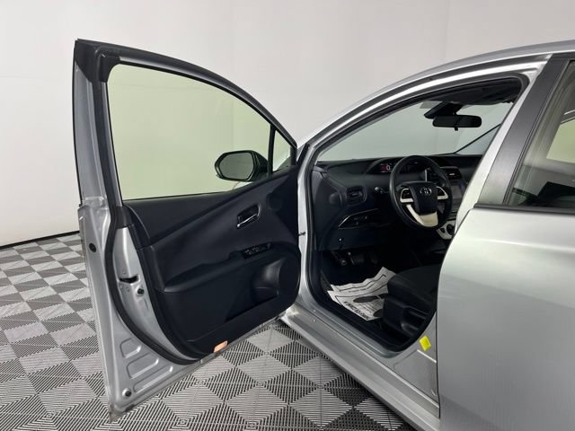 Used 2017 Toyota Prius Two FWD image 17
