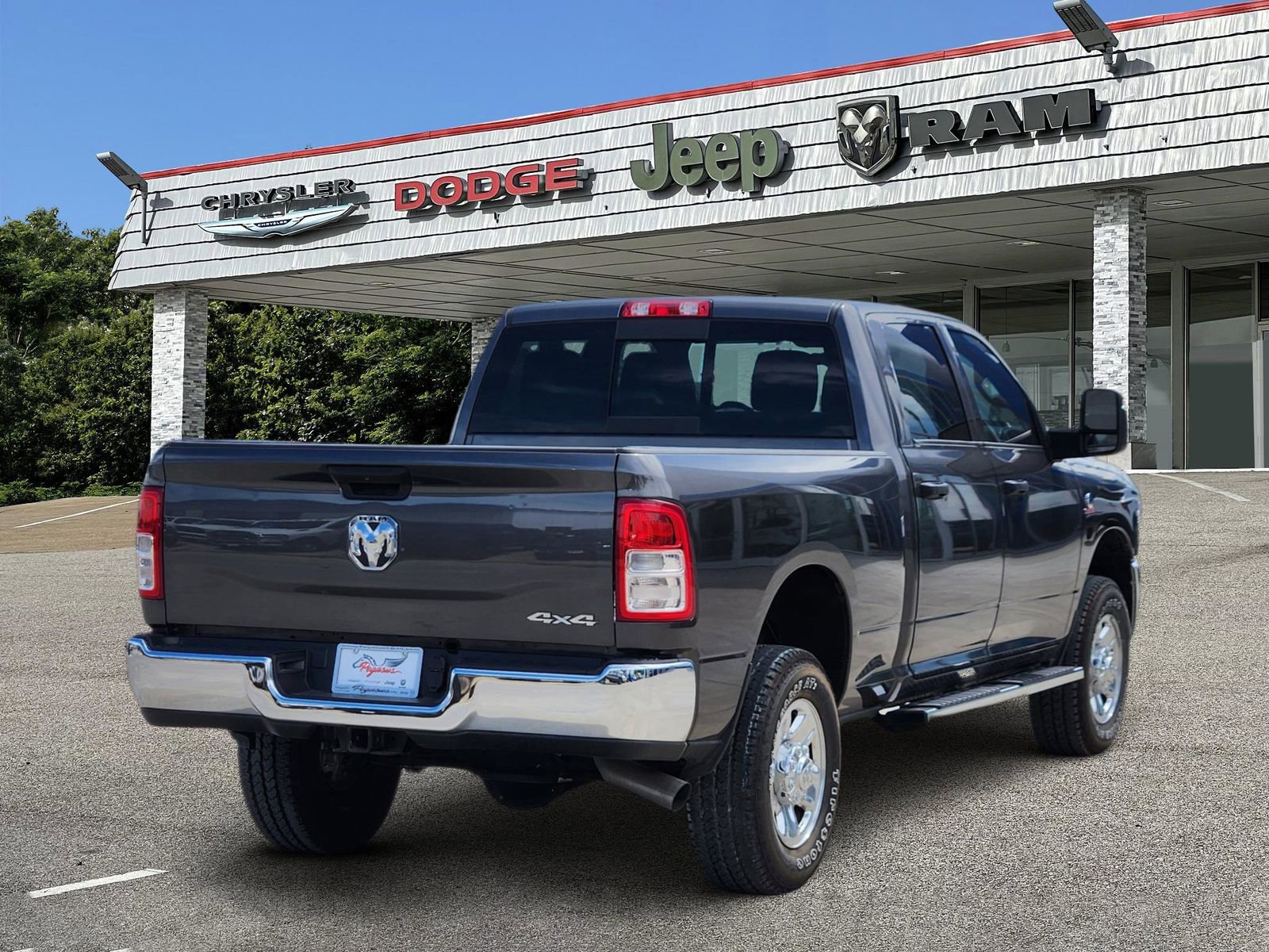 Used 2024 RAM 2500 Tradesman w/ Chrome Appearance Group image 5
