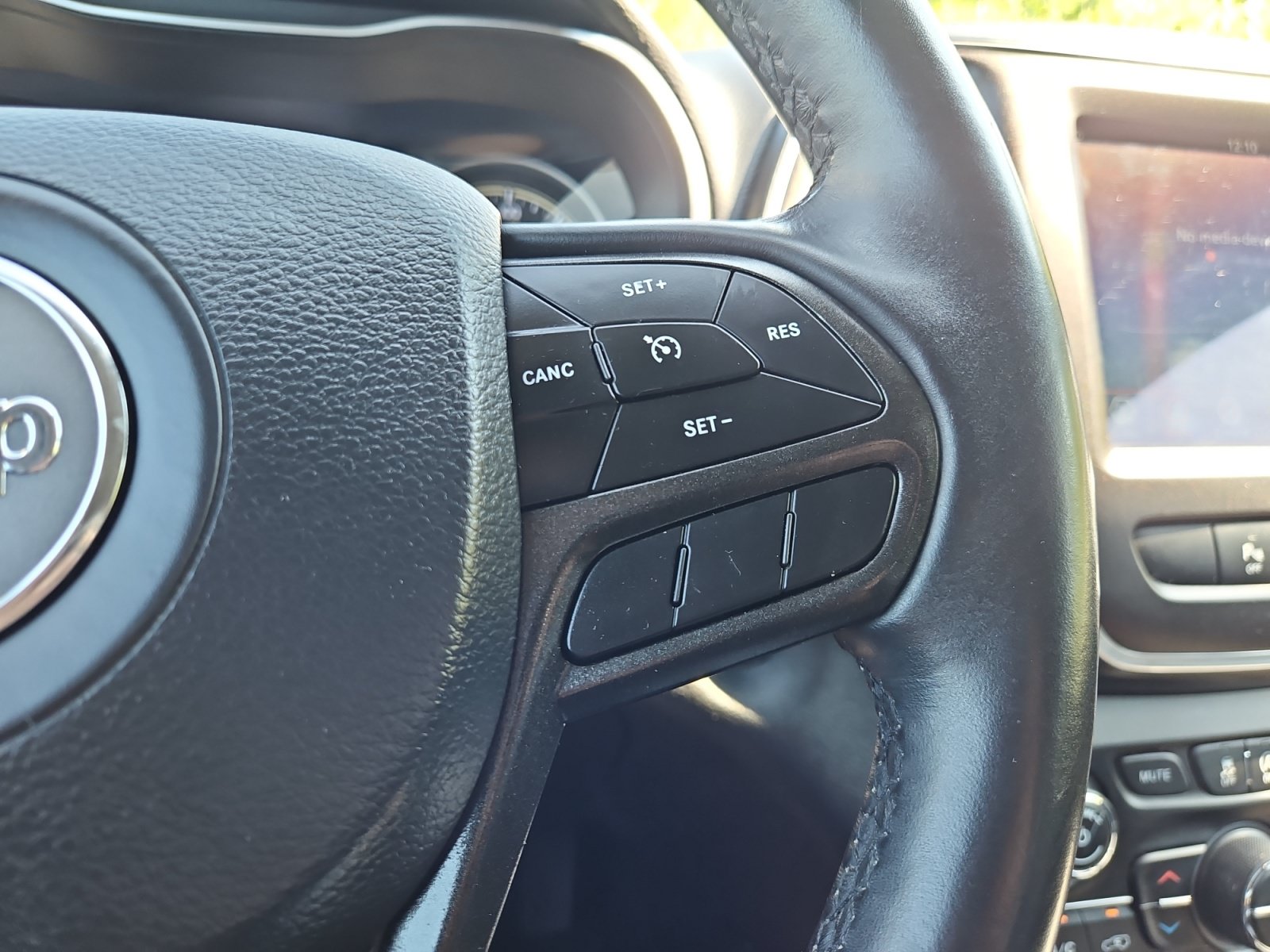 Used 2019 Jeep Cherokee Trailhawk w/ Cold Weather Group AWD/4WD image 21