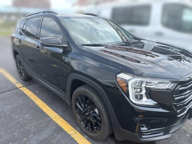 Used 2023 GMC Terrain SLT w/ GMC Pro Grade Package AWD/4WD image 2