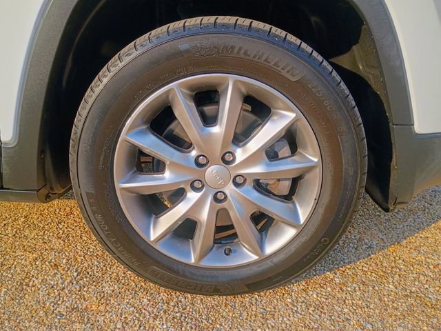 Used 2018 Jeep Cherokee Limited image 17