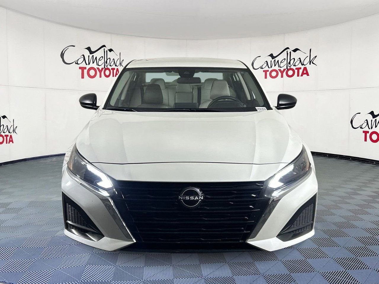 Used 2025 Nissan Altima 2.5 SV image 3