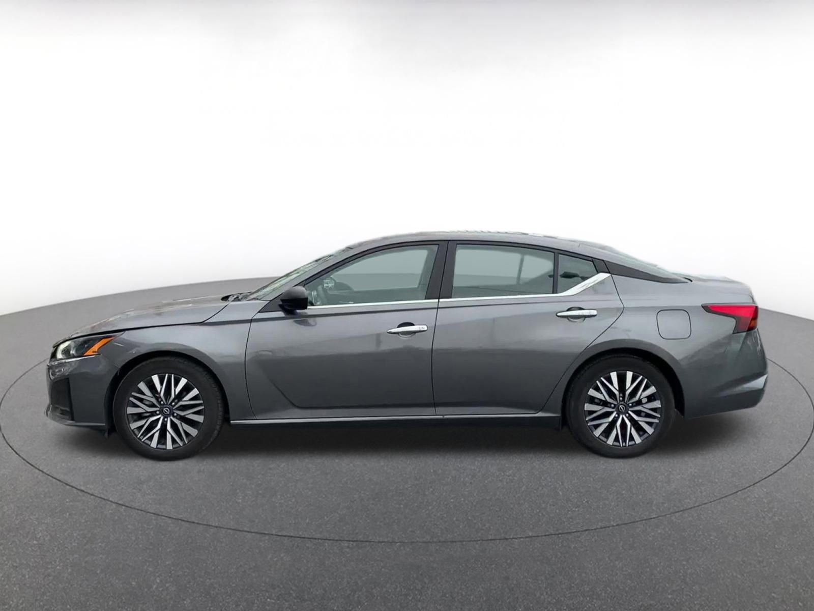 Used 2025 Nissan Altima 2.5 SV image 9