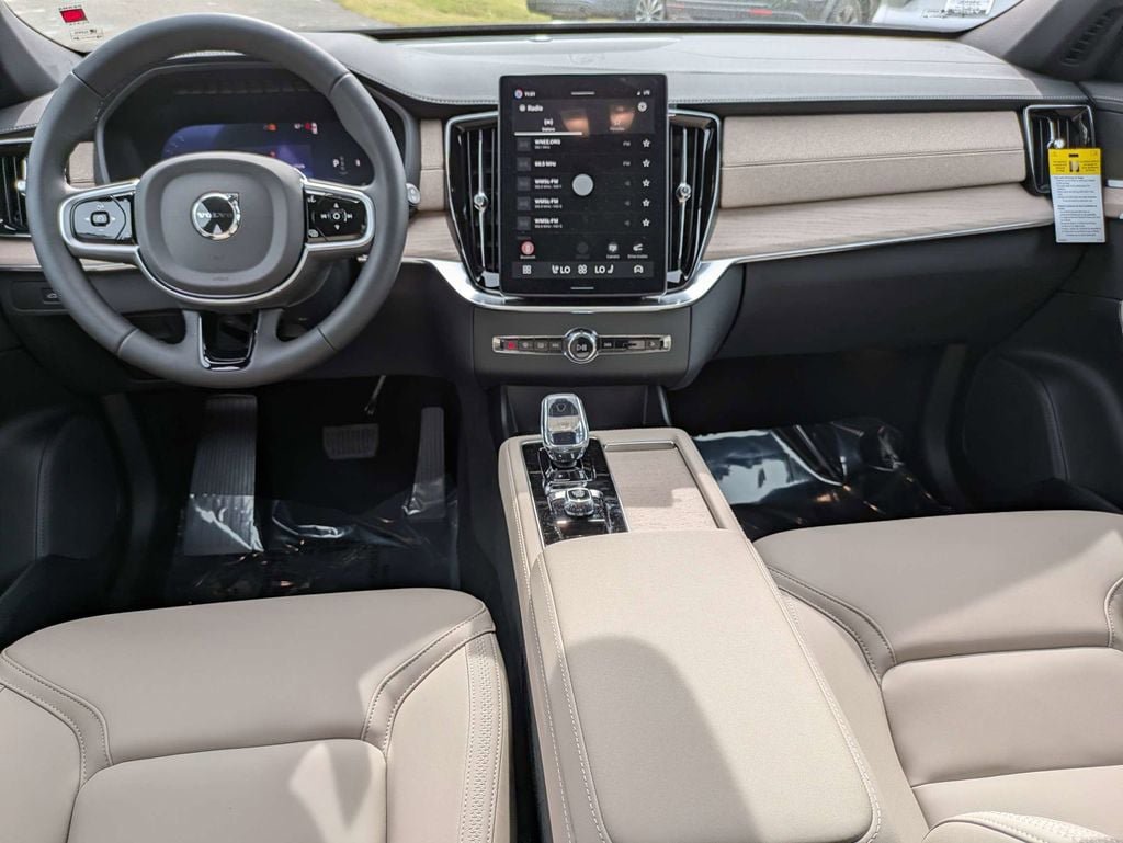 New 2026 Volvo XC90 B5 Plus w/ Protection Package Premier image 17