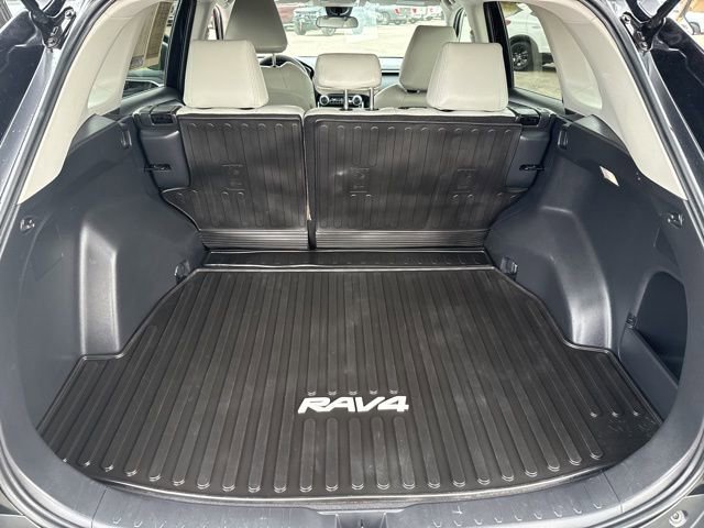 Used 2022 Toyota RAV4 LE image 27