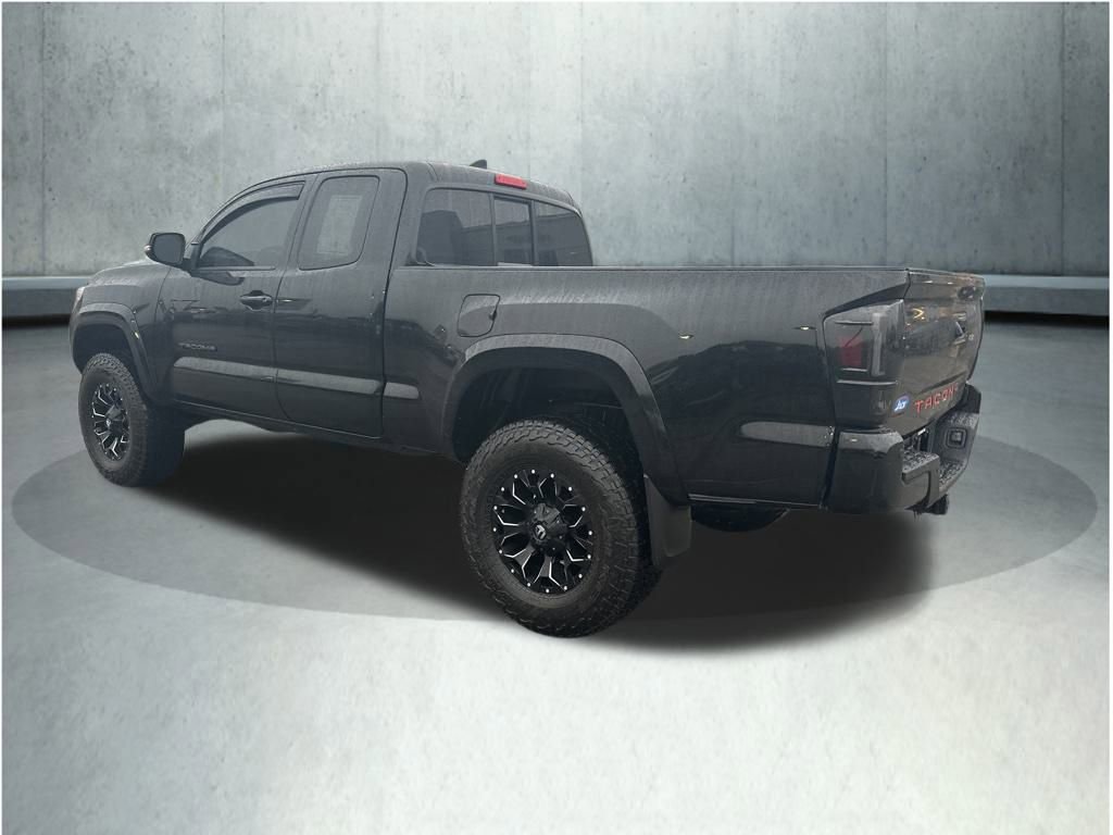 Used 2018 Toyota Tacoma TRD Sport w/ Technology Package image 3
