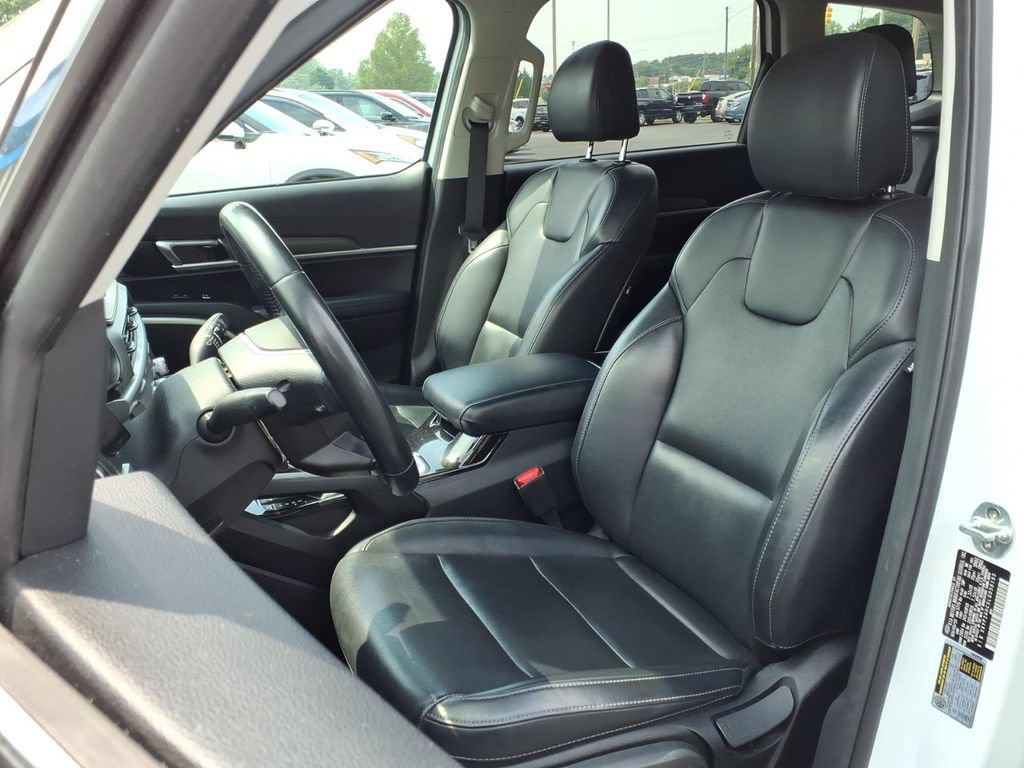 Used 2020 Kia Telluride LX FWD image 2