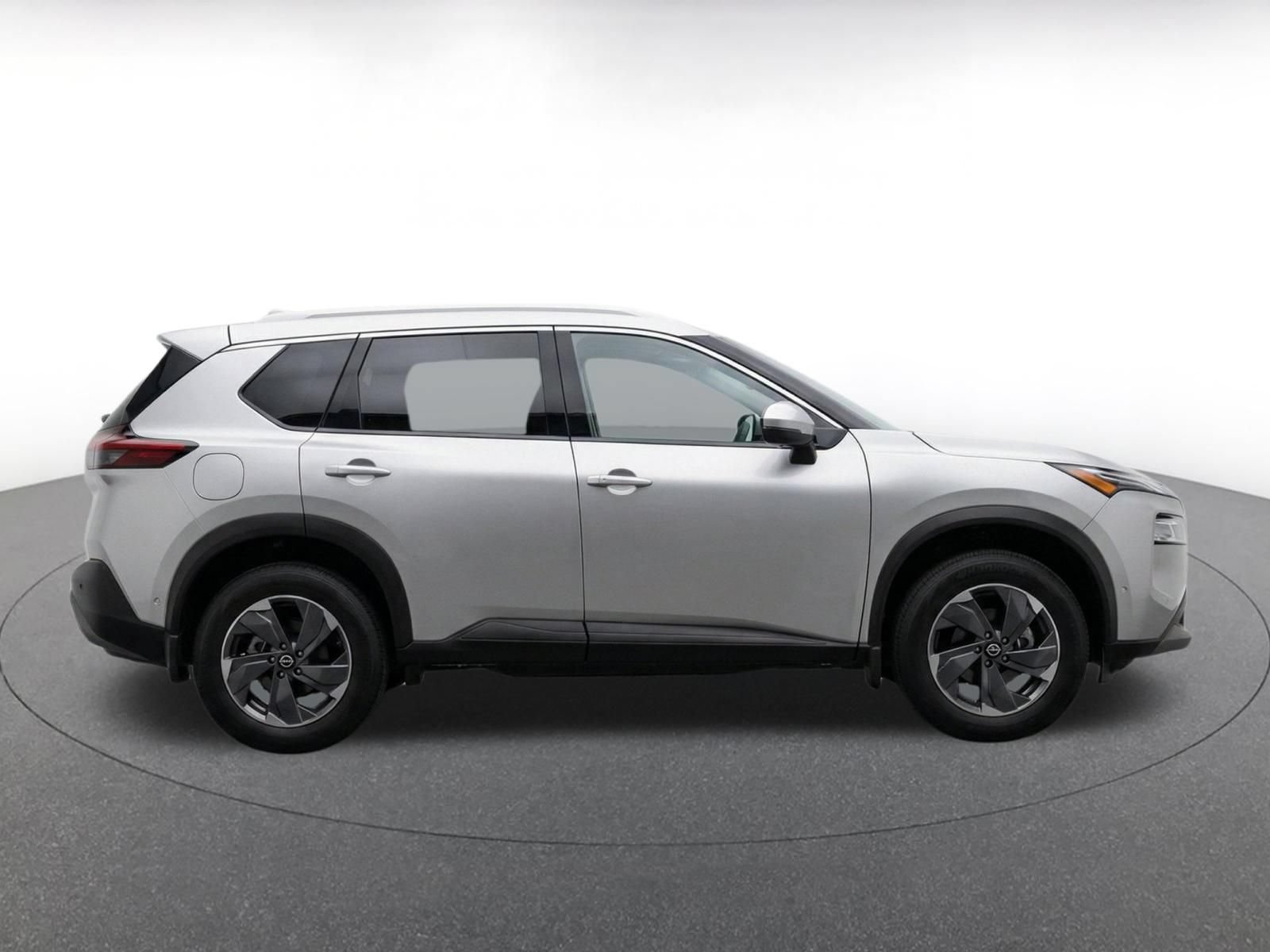 Used 2025 Nissan Rogue SV AWD/4WD image 13