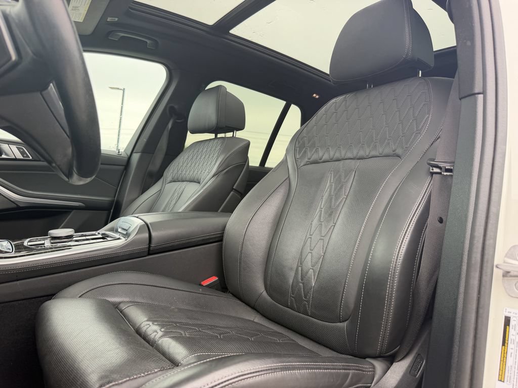 Used 2025 BMW X5 xDrive50e AWD/4WD image 12