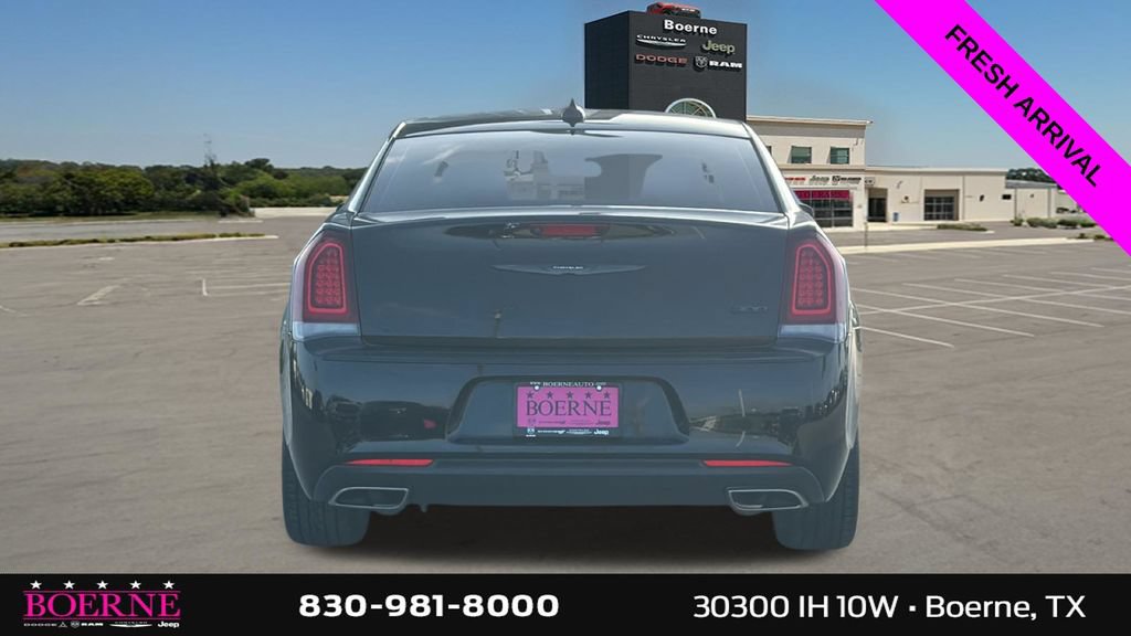Used 2023 Chrysler 300 Touring w/ Sport Appearance Package RWD image 4
