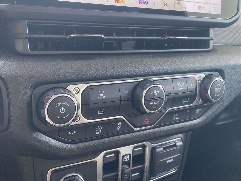 New 2025 Jeep Gladiator Sport image 22