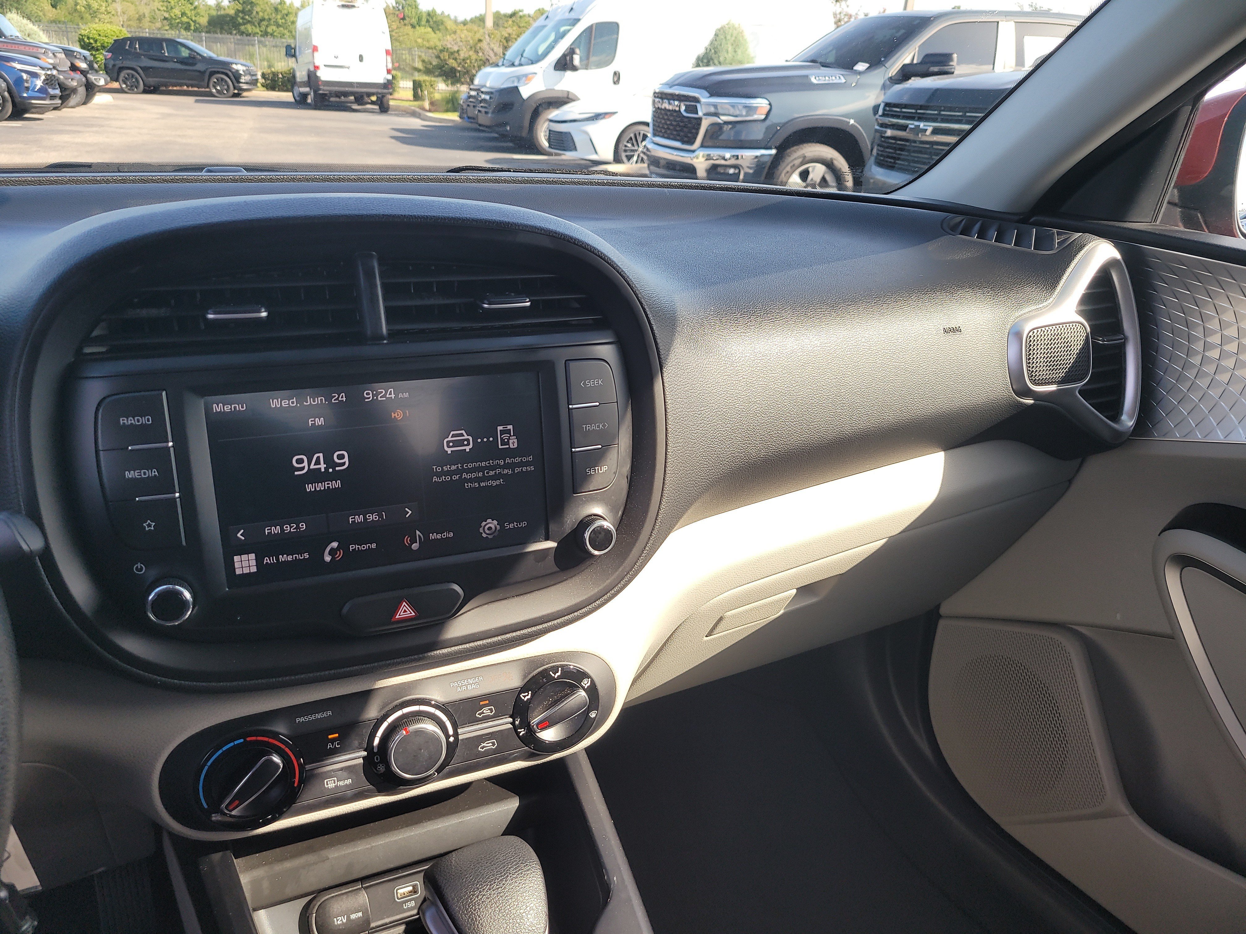 Used 2023 Kia Soul LX FWD image 19