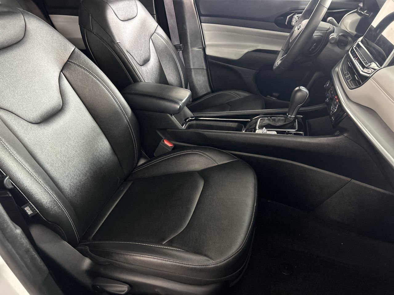 Used 2025 Jeep Compass Limited AWD/4WD image 26