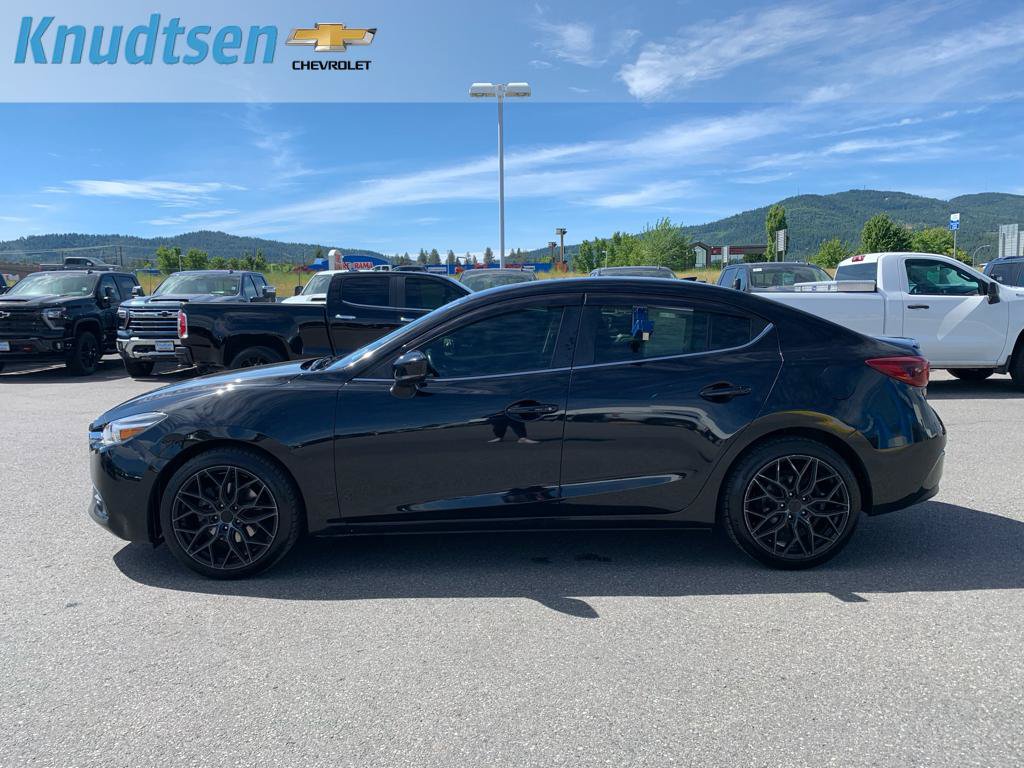 Used 2017 MAZDA MAZDA3 Grand Touring w/ Premium Equipment Package FWD image 4